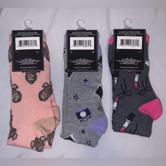 NWT 3 Pairs Of Women’s Socks - Picture 2 of 2